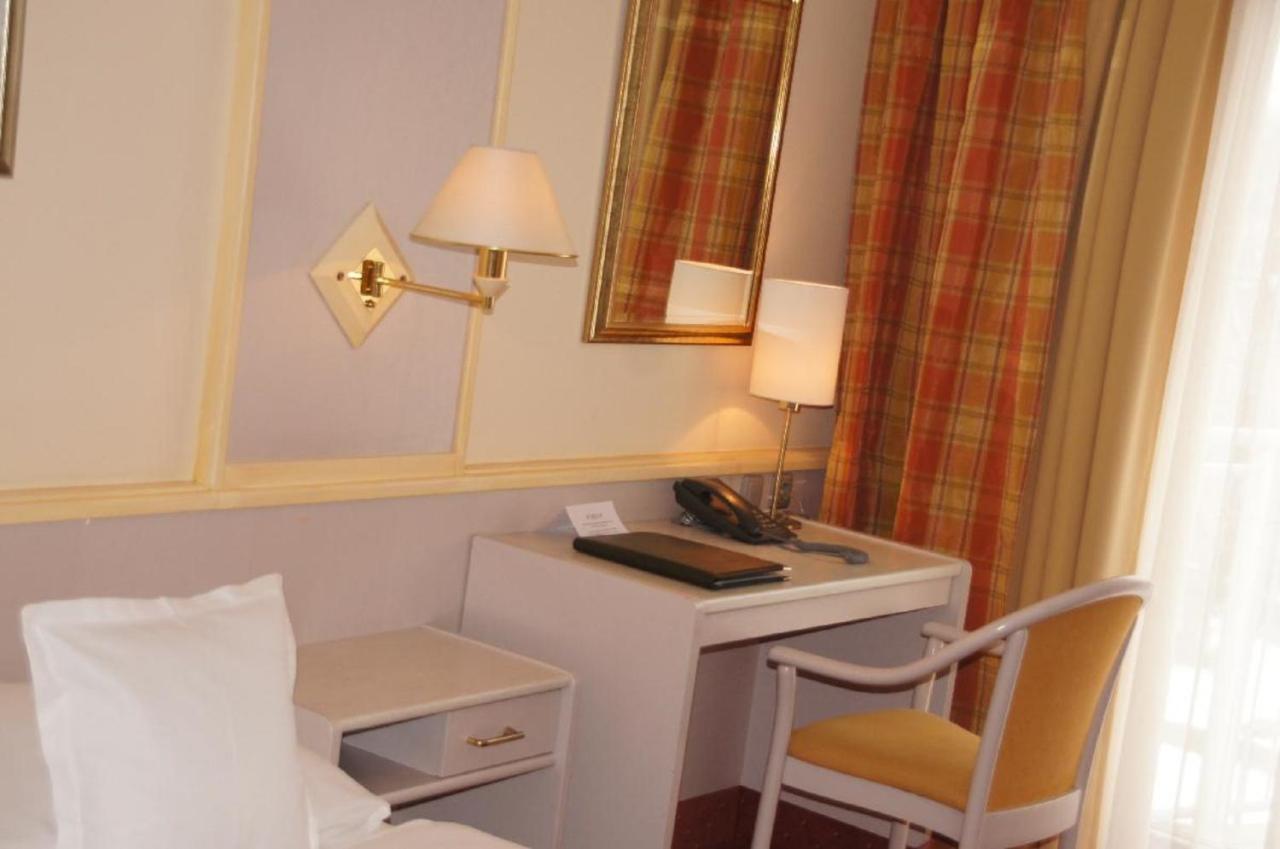 Hotel Dein Franz Bad Fussing Bagian luar foto