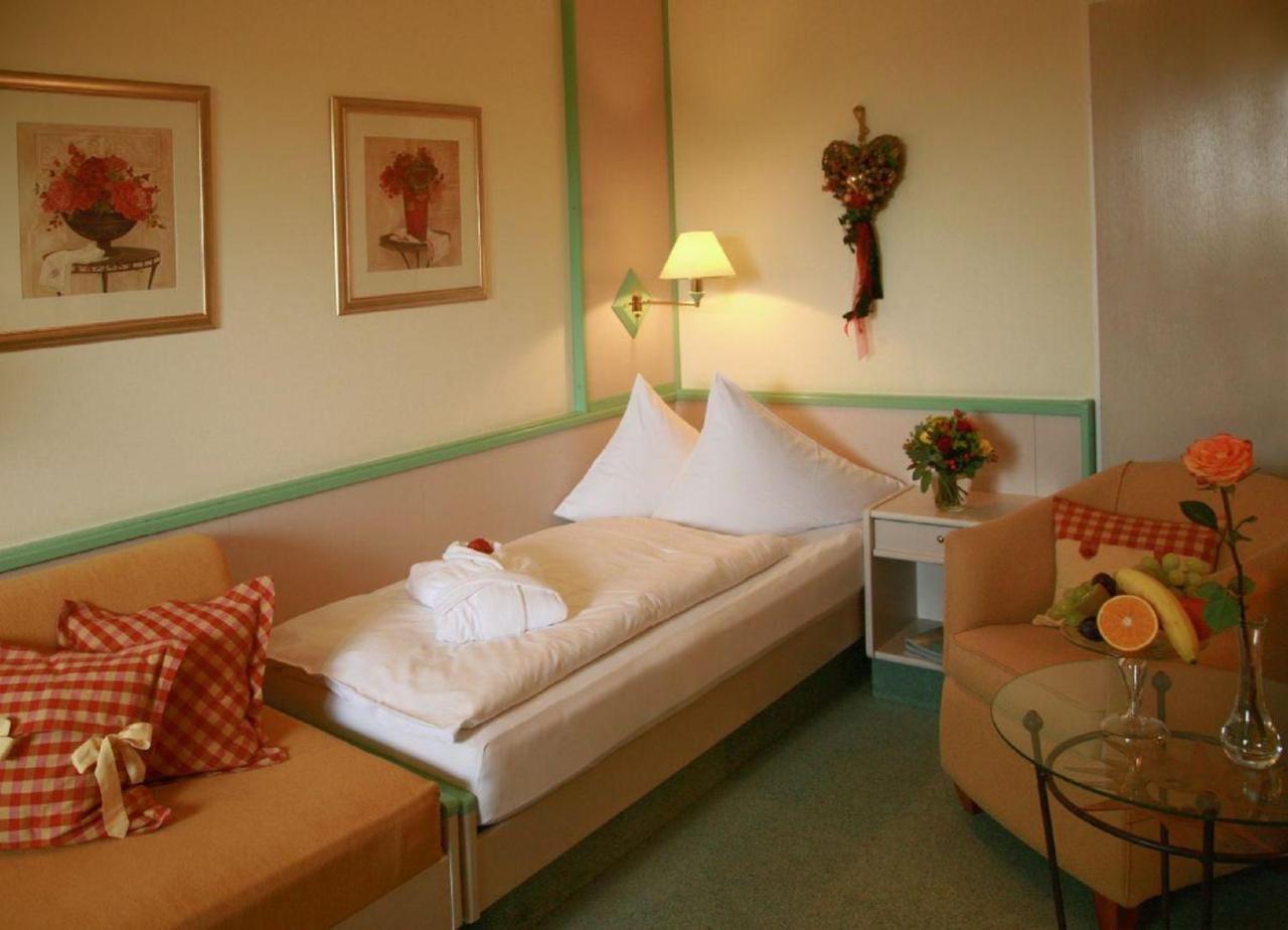Hotel Dein Franz Bad Fussing Bagian luar foto